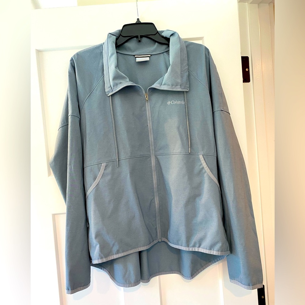 Columbia gray zippered windbreaker EUC